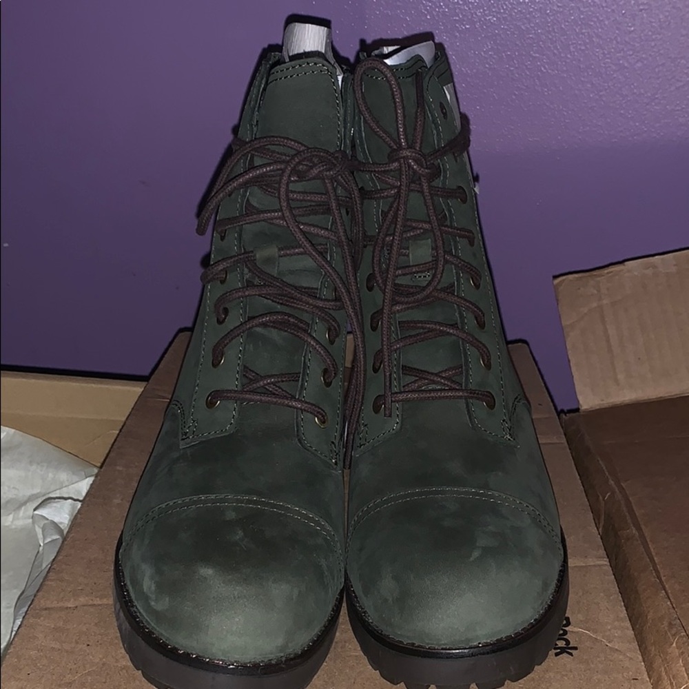 BRAND NEW with box ! Ugg Boots